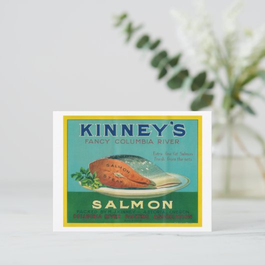 Astoria, Oregon - Kinney's Salmon Hoesje Label Briefkaart (Staand voorkant)