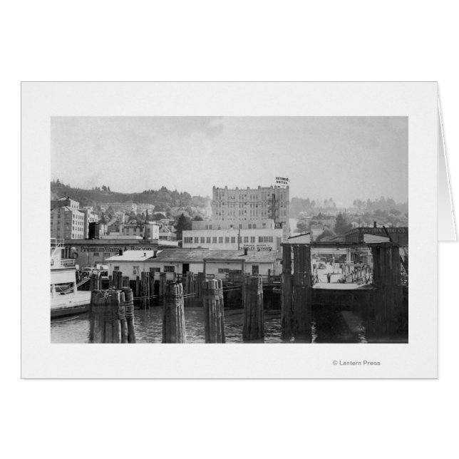 Astoria, Oregon Scene met ferry Slip (Voorkant Horizontaal)