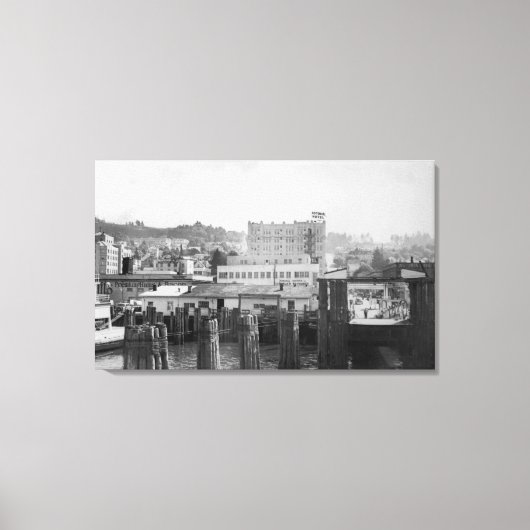 Astoria, Oregon Scene met ferry Slip Canvas Afdruk (Voorkant)