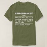 Astrofysicus Zelfstandig naamwoord Definitie Weten T-shirt<br><div class="desc">Grappige Astrofysicus Zitjes "Astrofysicus Iemand Die Een Probleem Oplost Dat Je Niet Wist Dat Je Had Op Een Manier Die Je Niet Begrijpt". Pak dit grappige astrofysicus ontwerp als een grappig cadeau voor een geweldige moeder,  vader of vriend.</div>