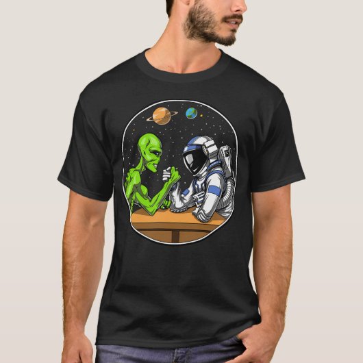Astronaut Alien Arm Wrestling T-shirt (Voorkant)