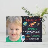 Astronaut blaast verjaardagsfoto af kaart (Staand voorkant)