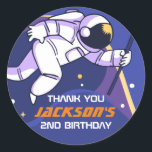 Astronaut Buitenruimte Galaxy Kids Birthday Party Ronde Sticker<br><div class="desc">Kute party gunsten voor kinderen,  jongens of meisjes die van de ruimte houden,  astronomie,  planeten,  raketten en de ruimte. Ideaal voor kinderen op verjaardagsfeestje,  feestvieren en dankjewel op het label. U kunt de tekst voor baby shower of andere gelegenheid en partij ook aanpassen.</div>