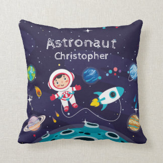 Astronaut child on the moon, monogrammed name kussen