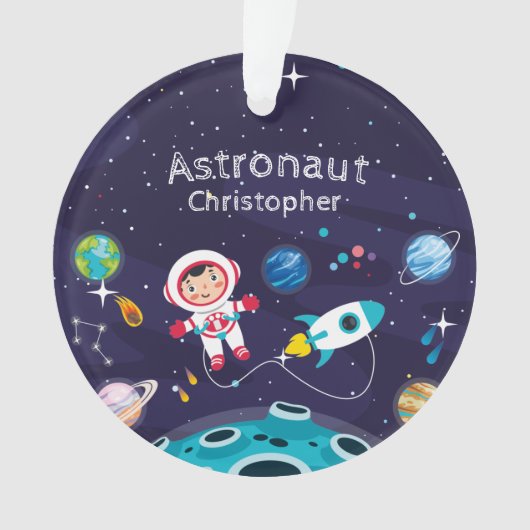 Astronaut child on the moon, monogrammed name ornament (voorkant)