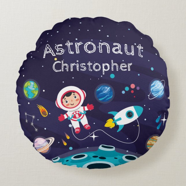Astronaut child on the moon, monogrammed name rond kussen (Voorkant)