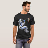 Astronaut Darts Speler T-shirt (Voorkant volledig)
