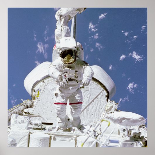 Astronaut die aan het Verre Systeem van de Manipul Poster (Voorkant)