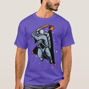 Astronaut die honkbal speelt in het T-shirt van de