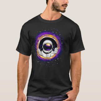 Astronaut die kijkt vanuit een zwart gat t-shirt
