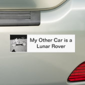 Astronaut die Lunar Lander op de maan rijdt Bumpersticker (Op auto)