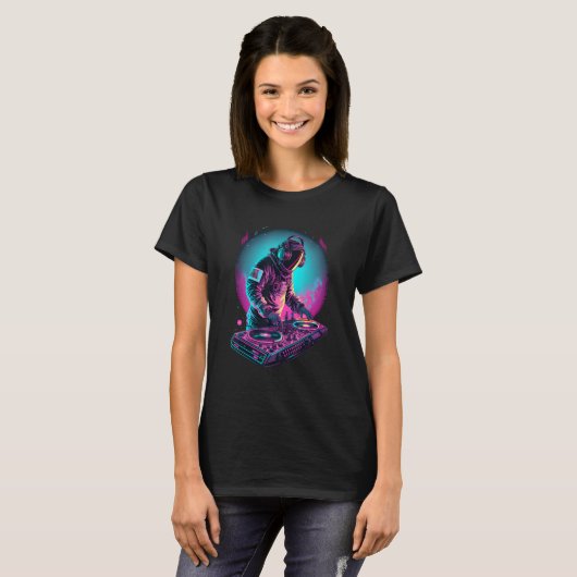 Astronaut DJing in Space EDM cool Graphic T-shirt (Voorkant volledig)