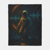 Astronaut drijvend in Glitchwave Sound Art Fleece Deken (Voorkant)
