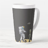 Astronaut en alien     latte mok (Rechterhoek)