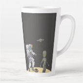 Astronaut en alien     latte mok (Rechts)