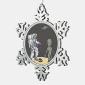 Astronaut en buitenaards tin sneeuwvlok ornament (Rechts)