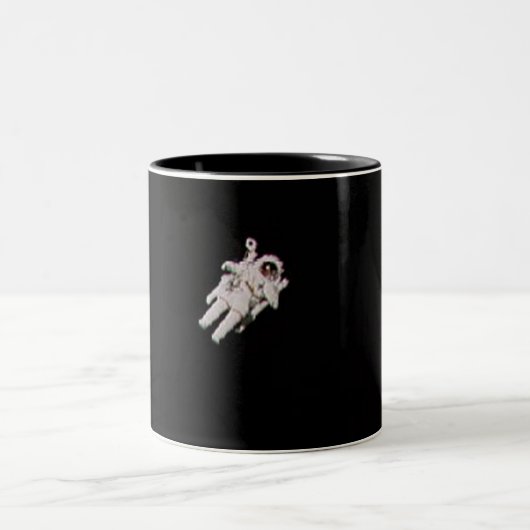 ASTRONAUT FLOT IN OPEN RUIMTE MOK - NASA (Center)