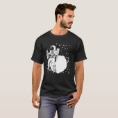 Astronaut Harmonicaspeler Met Planeet Harmonicist T-shirt (Voorkant volledig)