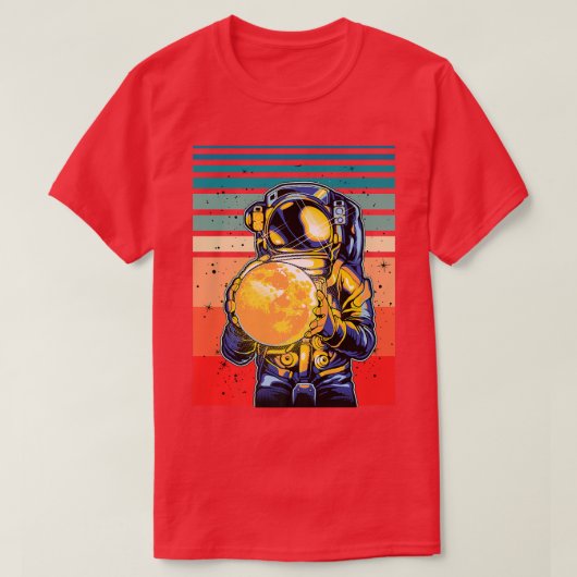Astronaut holding Moon Retro Cosmic T-shirt (Design voorkant)