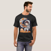 Astronaut in de ruimte eet pizza t-shirt (Voorkant volledig)