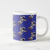Astronaut in de ruimte grote koffiekop (Rechts)