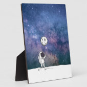 Astronaut in de ruimte met maanballonkosmossterren fotoplaat (Zijkant)