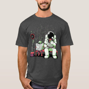 astronaut in een bushalte grappige lezen krant b t-shirt