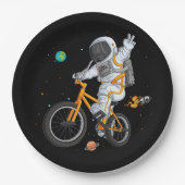 Astronaut in ruimtepak rijden BMX fiets op ruimte  Papieren Bordje (Voorkant)