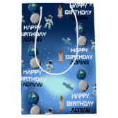 Astronaut in Space Galaxy Theme Birthday Name Medium Cadeauzakje (Voorkant)