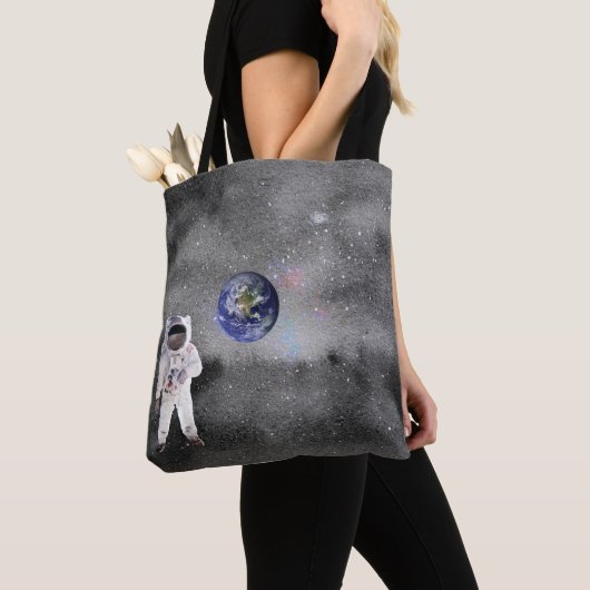 Astronaut in Tas voor buitenruimteweergave (Dichtbij)