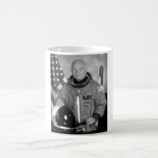 Astronaut John Glenn Koffiemok (Center)