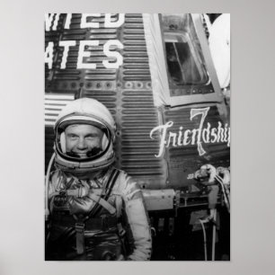 Astronaut John Glenn stelt naast Vriendschap 7 Poster