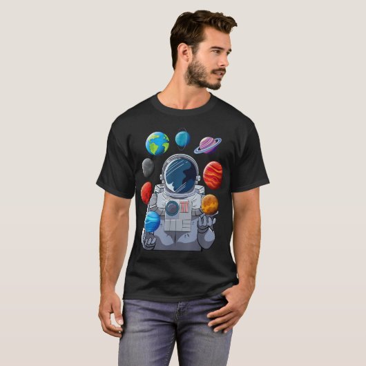 Astronaut Juggling Planets Art T-shirt (Voorkant volledig)