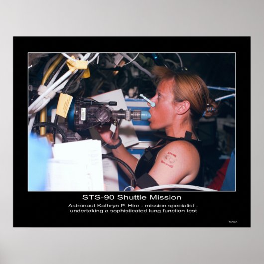 Astronaut Kathryn P. Hire op STS-90 Poster (Voorkant)