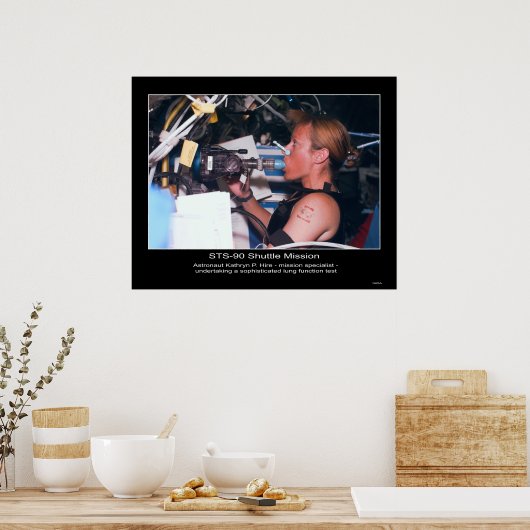 Astronaut Kathryn P. Hire op STS-90 Poster (Keuken)