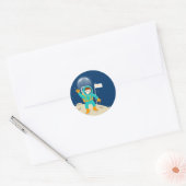 Astronaut kind op het verjaardagsfeestje van de ma ronde sticker (Envelop)