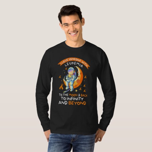 Astronaut Leukemie Bewustheid houdt van iemand met T-shirt (Voorkant volledig)