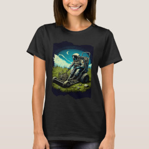 Astronaut maaien van het gazon in de ruimte kunstw t-shirt