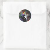 Astronaut met ballonnen ronde sticker (Tas)