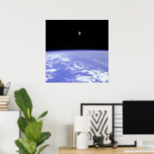 Astronaut met Manned Manuevering Unit in Space Poster (Thuiskantoor)