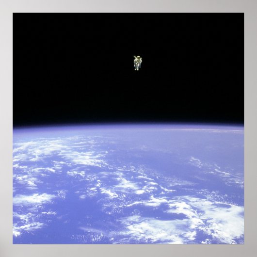 Astronaut met Manned Manuevering Unit in Space Poster (Voorkant)