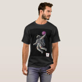 Astronaut met volleybalontwerp t-shirt (Voorkant volledig)