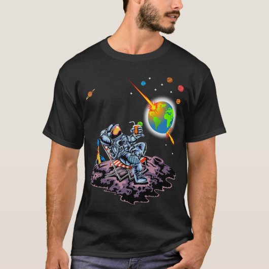 Astronaut ontspannen op maan t-shirt (Voorkant)
