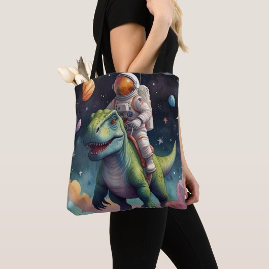 Astronaut op Dino in de ruimte Tote Bag (Dichtbij)