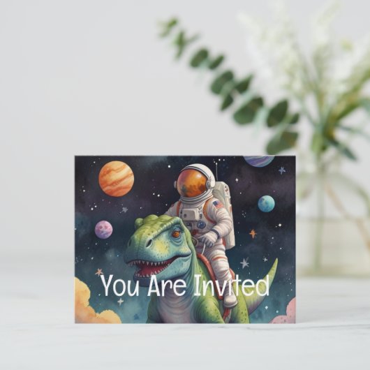 Astronaut op dino in de ruimte uitnodiging briefkaart (Staand voorkant)
