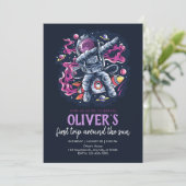 Astronaut op een ruimteraket met sterren en planet kaart (Staand voorkant)