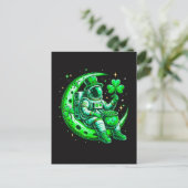 Astronaut op Maan Ruimte Saint Patrick's Day Feestdagenkaart (Staand voorkant)
