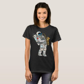Astronaut plays saxophone in space t-shirt (Voorkant volledig)