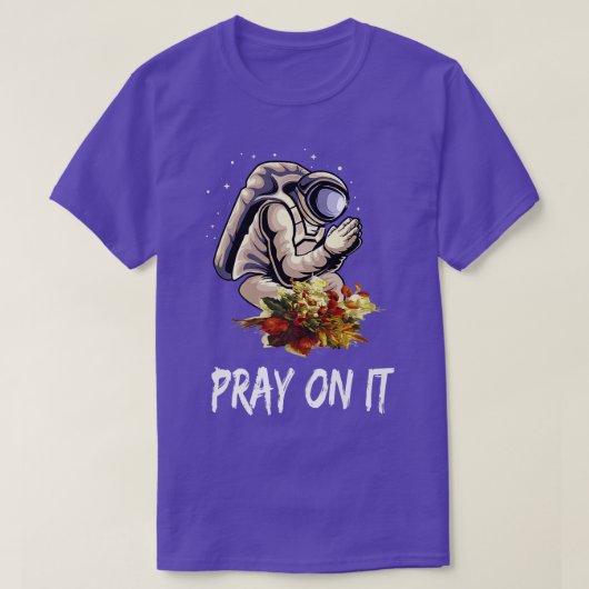 Astronaut Praying Spaceman Prays World Peace Flowe T-shirt (Design voorkant)