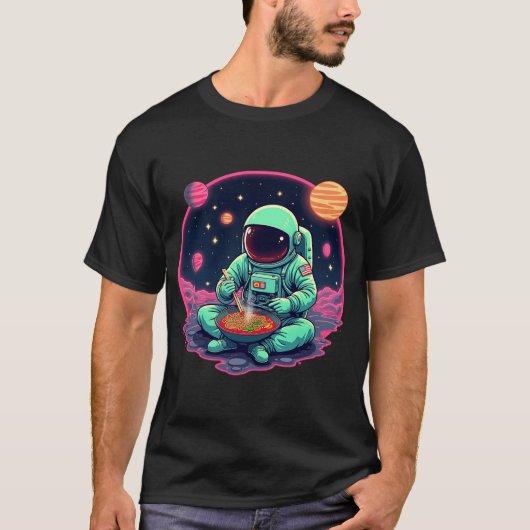 Astronaut Ramen Noodle – Fun Space Graphic T-shirt (Voorkant)